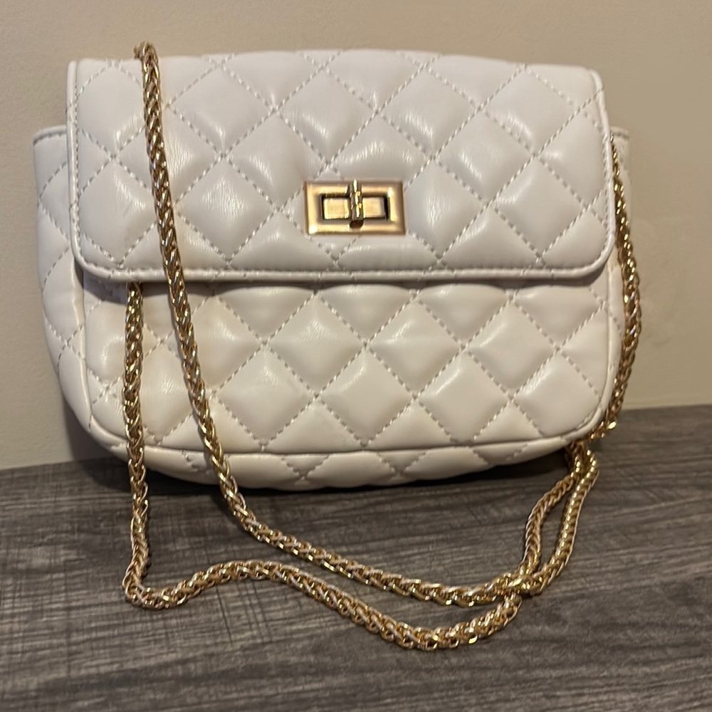 Forever 21 White and Gold Quilted Crossbody Bag